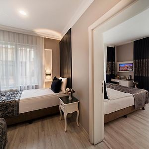 Habitación Familiar Estándar con 2 Camas Individuales